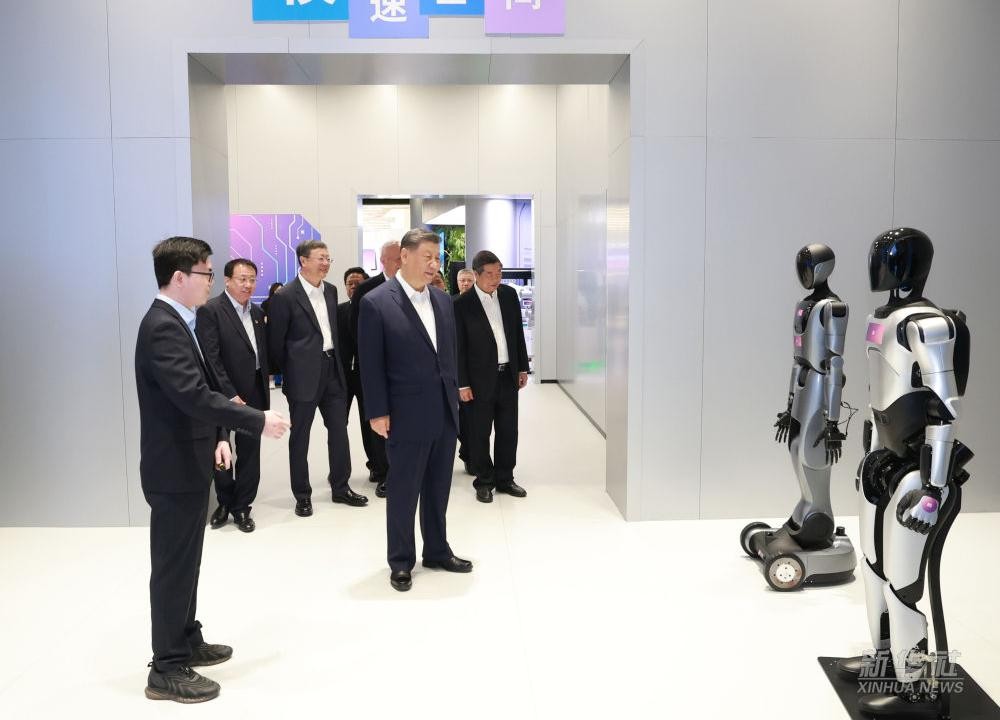 习近平总书记到上海调研，星空真人代表具身智能行业汇报进展